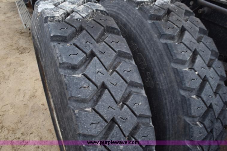 image for item K2361 1997 Mack CH613 semi truck