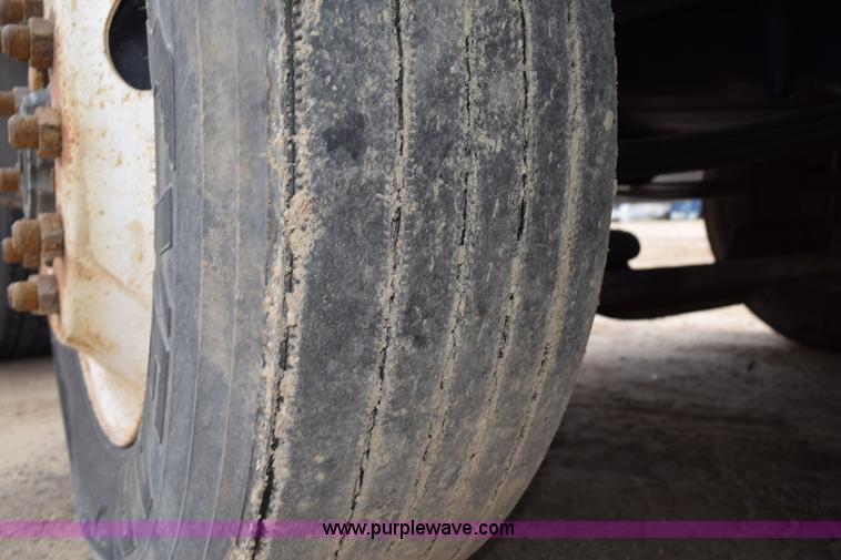 image for item K2361 1997 Mack CH613 semi truck