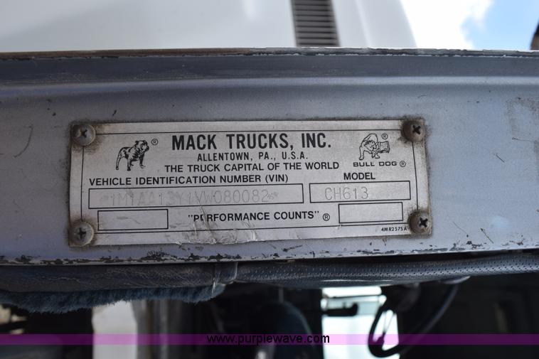 image for item K2361 1997 Mack CH613 semi truck