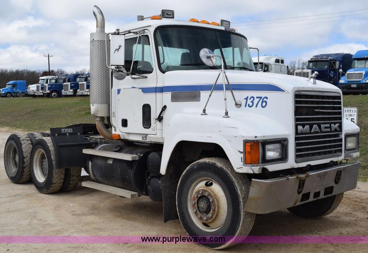 image for item K2362 1996 Mack CH613 semi truck