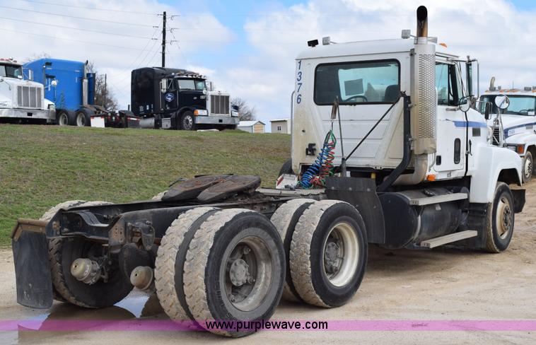 image for item K2362 1996 Mack CH613 semi truck