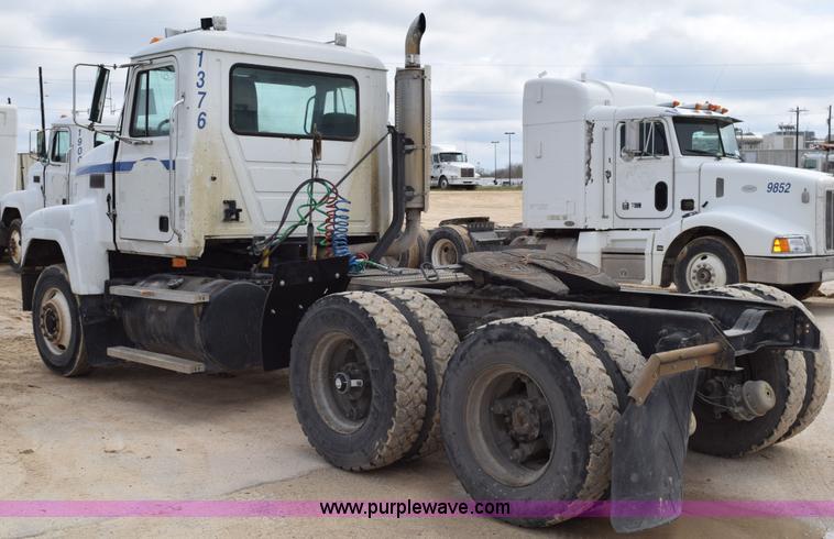 image for item K2362 1996 Mack CH613 semi truck