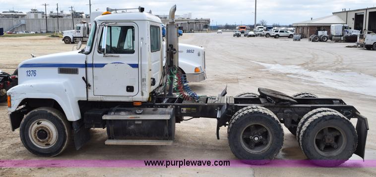 image for item K2362 1996 Mack CH613 semi truck