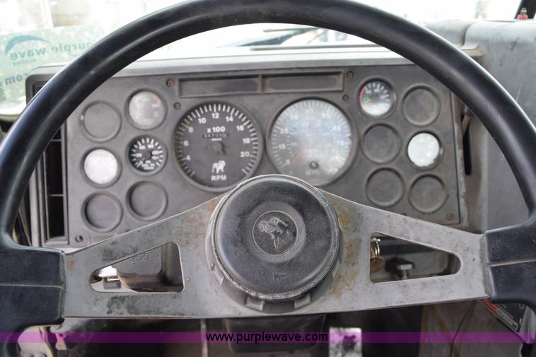 image for item K2362 1996 Mack CH613 semi truck