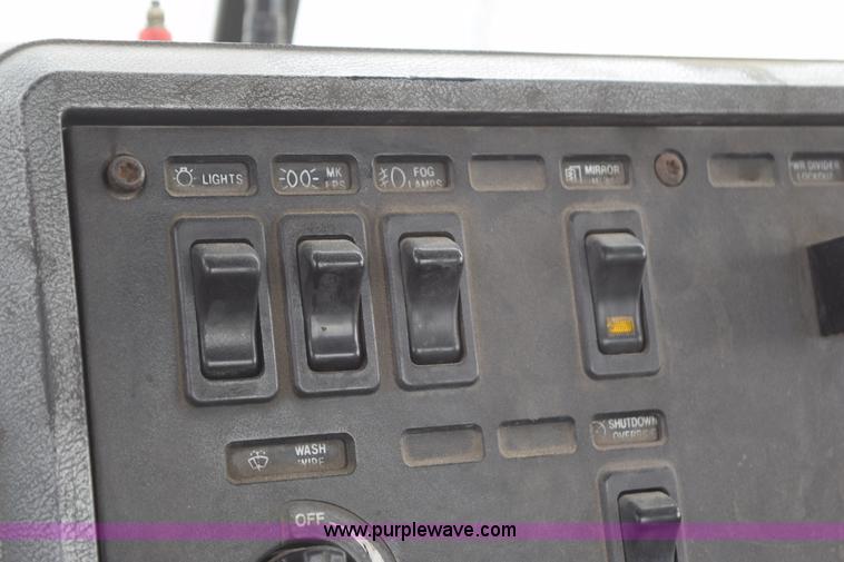 image for item K2362 1996 Mack CH613 semi truck