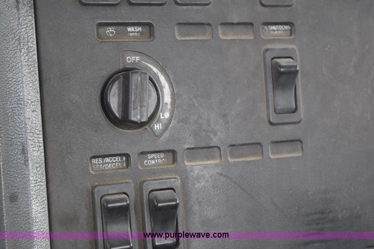 image for item K2362 1996 Mack CH613 semi truck