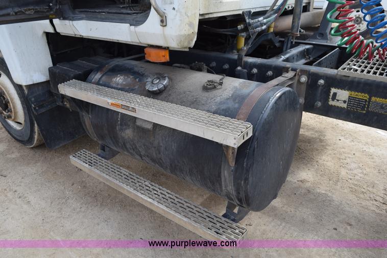 image for item K2362 1996 Mack CH613 semi truck