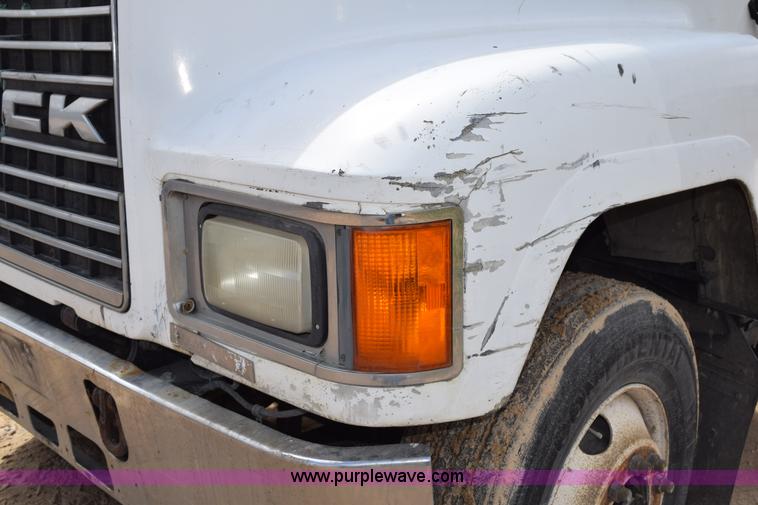 image for item K2362 1996 Mack CH613 semi truck