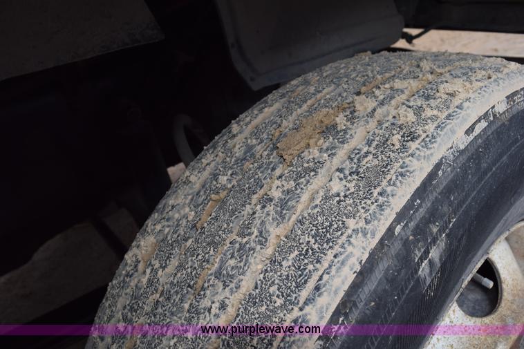 image for item K2362 1996 Mack CH613 semi truck