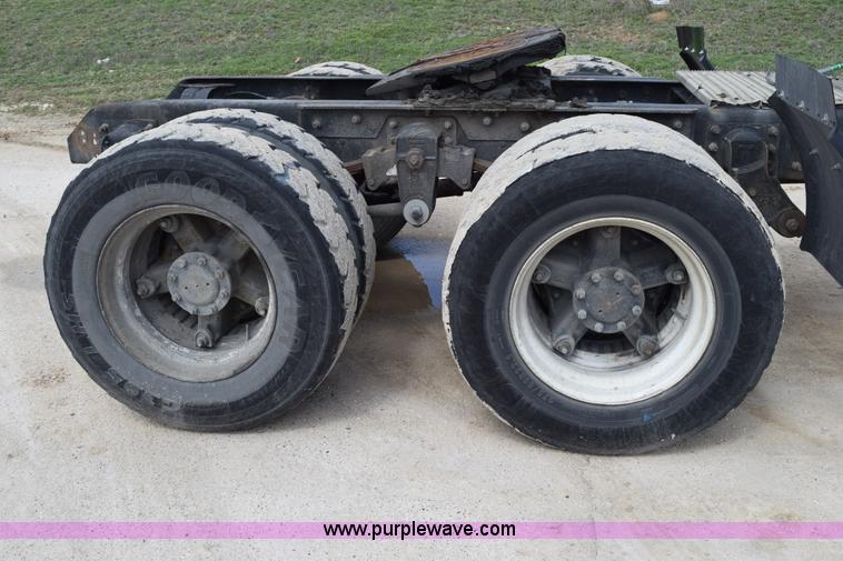 image for item K2362 1996 Mack CH613 semi truck