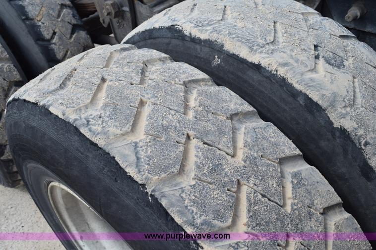 image for item K2362 1996 Mack CH613 semi truck