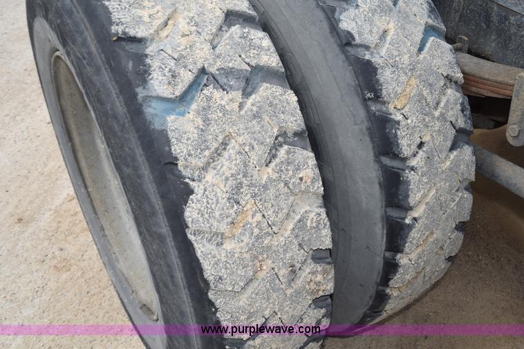 image for item K2362 1996 Mack CH613 semi truck