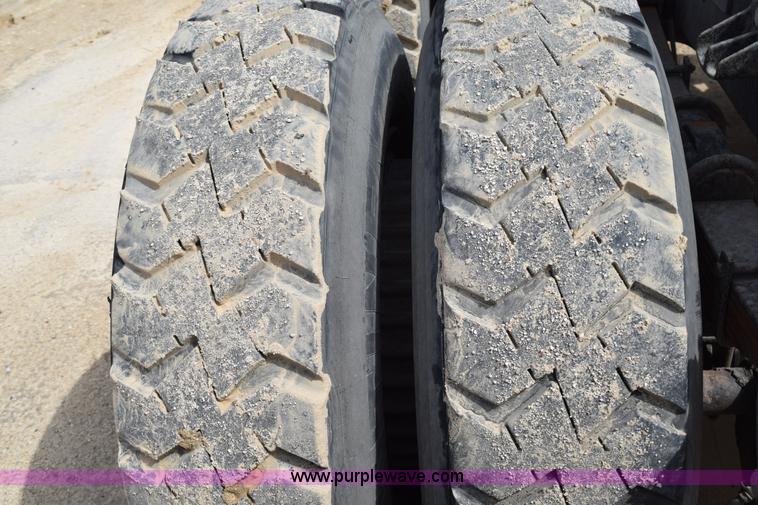 image for item K2362 1996 Mack CH613 semi truck