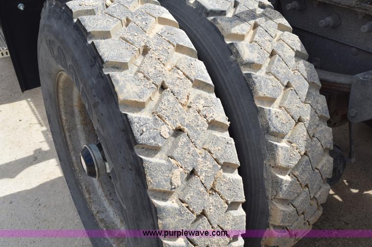 image for item K2362 1996 Mack CH613 semi truck