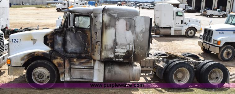 image for item K2363 2000 Peterbilt 377 semi truck