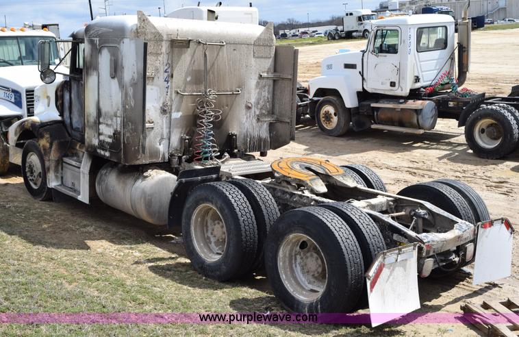 image for item K2363 2000 Peterbilt 377 semi truck