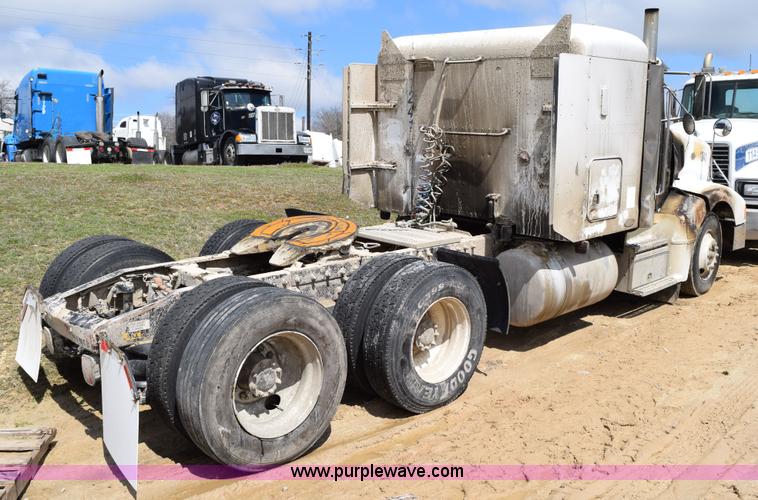 image for item K2363 2000 Peterbilt 377 semi truck