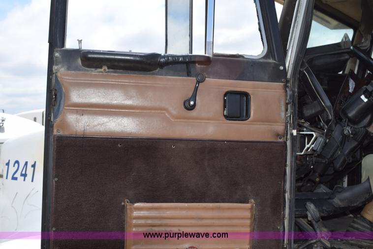 image for item K2363 2000 Peterbilt 377 semi truck