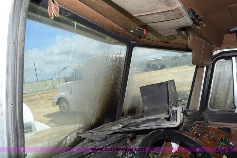 image for item K2363 2000 Peterbilt 377 semi truck