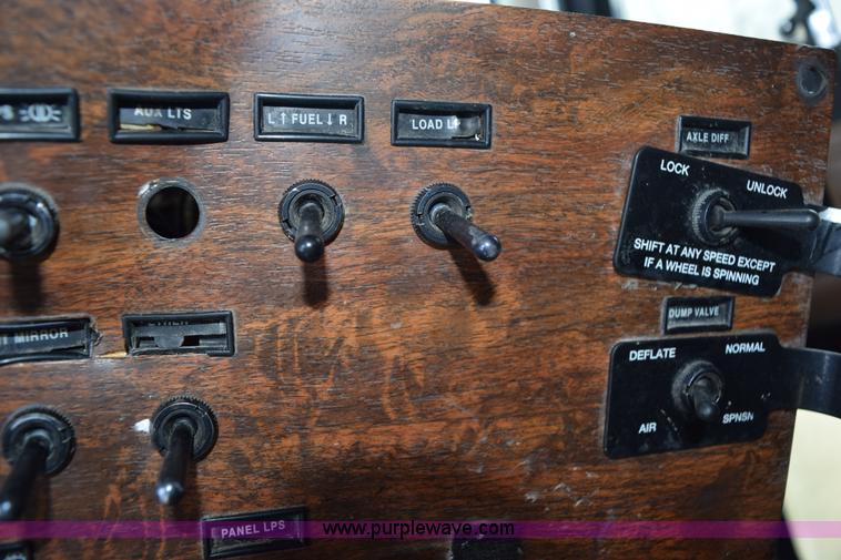 image for item K2363 2000 Peterbilt 377 semi truck