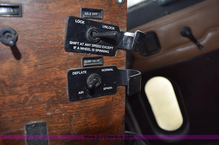 image for item K2363 2000 Peterbilt 377 semi truck