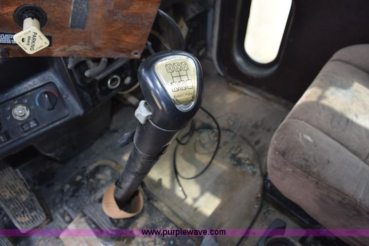 image for item K2363 2000 Peterbilt 377 semi truck