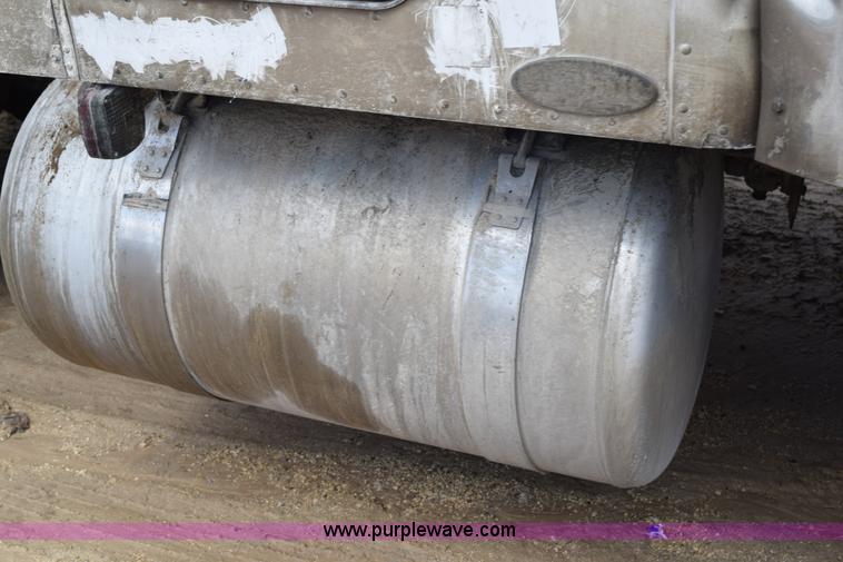 image for item K2363 2000 Peterbilt 377 semi truck