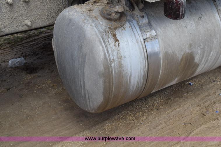 image for item K2363 2000 Peterbilt 377 semi truck