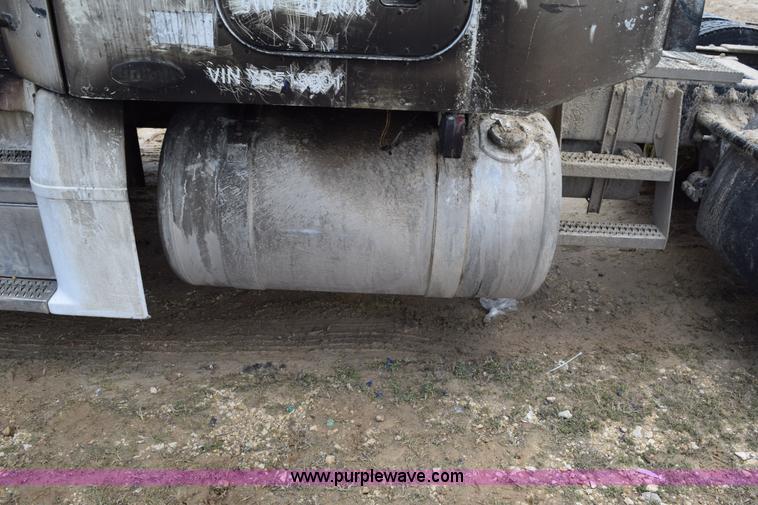 image for item K2363 2000 Peterbilt 377 semi truck