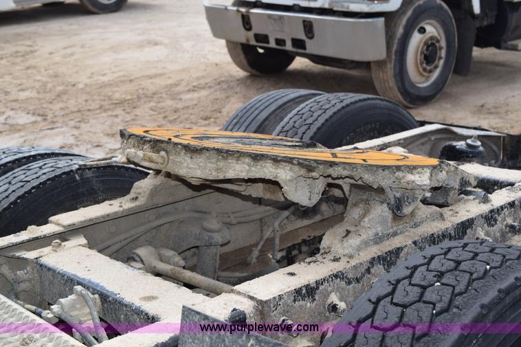 image for item K2363 2000 Peterbilt 377 semi truck