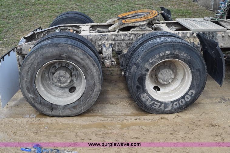 image for item K2363 2000 Peterbilt 377 semi truck