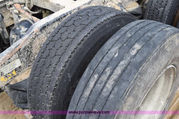 image for item K2363 2000 Peterbilt 377 semi truck