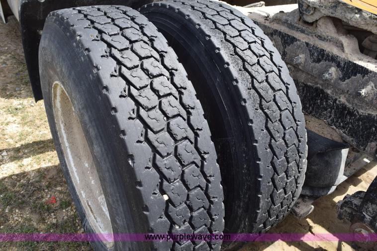 image for item K2363 2000 Peterbilt 377 semi truck