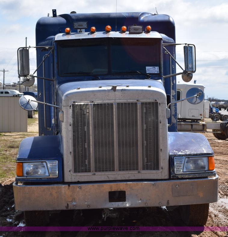 image for item K2364 1999 Peterbilt 377 semi truck