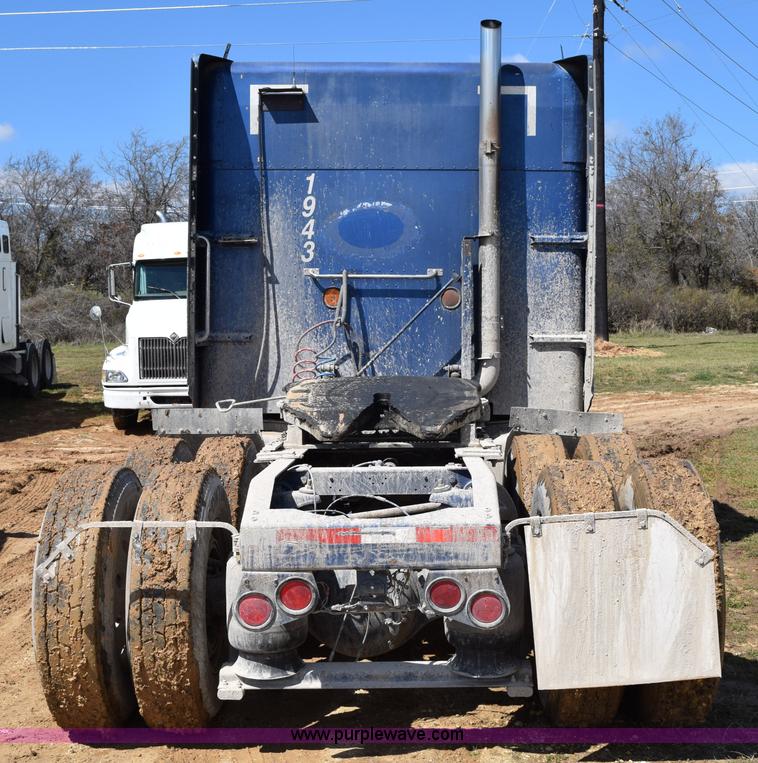 image for item K2364 1999 Peterbilt 377 semi truck