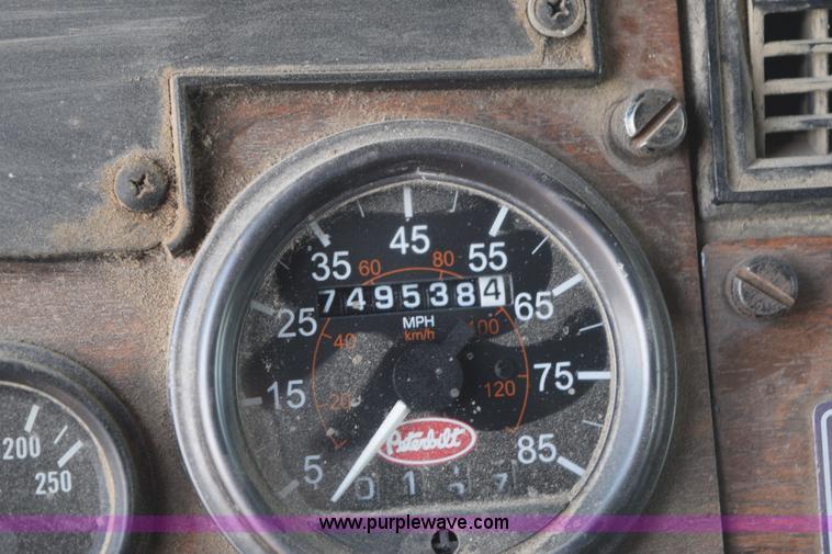 image for item K2364 1999 Peterbilt 377 semi truck