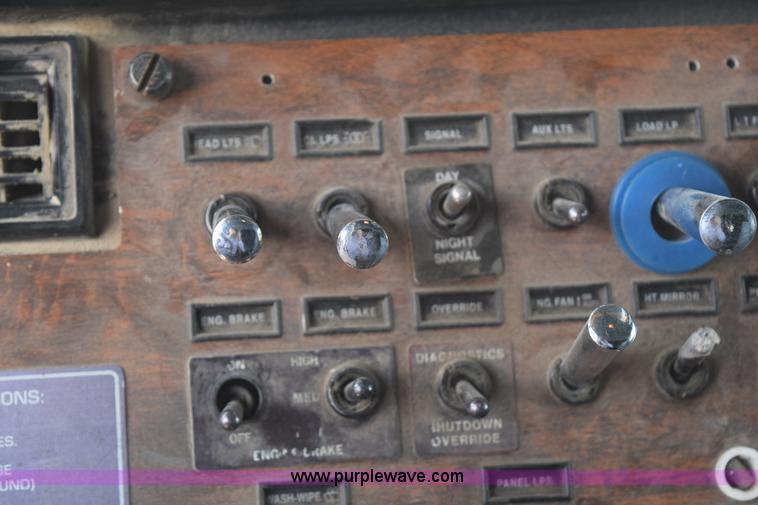 image for item K2364 1999 Peterbilt 377 semi truck