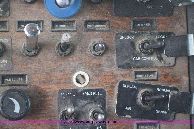 image for item K2364 1999 Peterbilt 377 semi truck