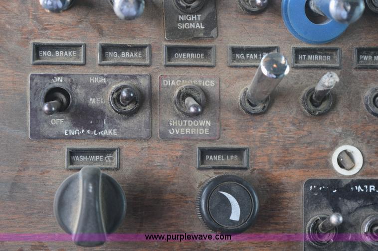 image for item K2364 1999 Peterbilt 377 semi truck