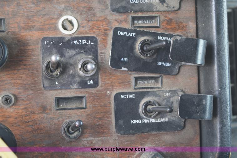 image for item K2364 1999 Peterbilt 377 semi truck