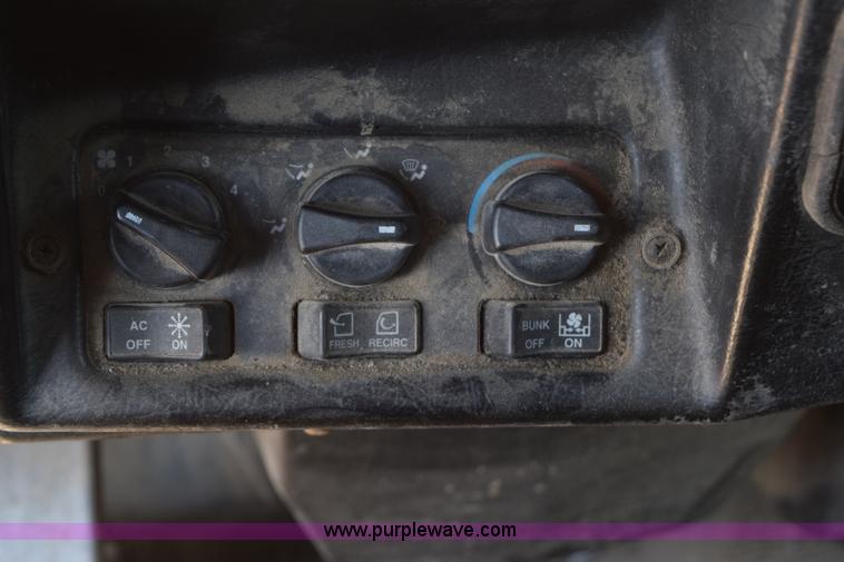 image for item K2364 1999 Peterbilt 377 semi truck