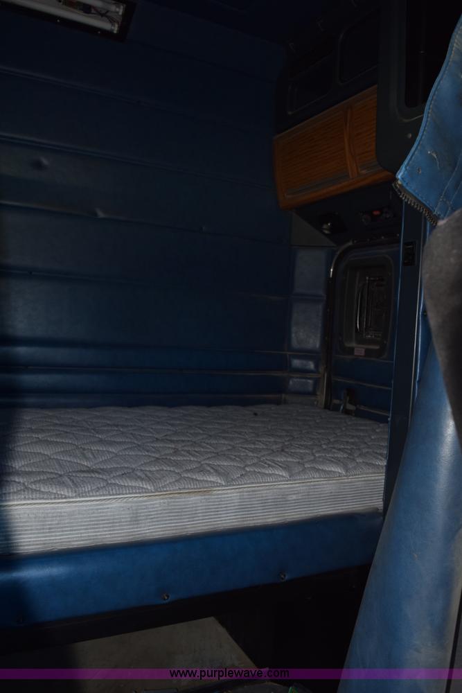 image for item K2364 1999 Peterbilt 377 semi truck