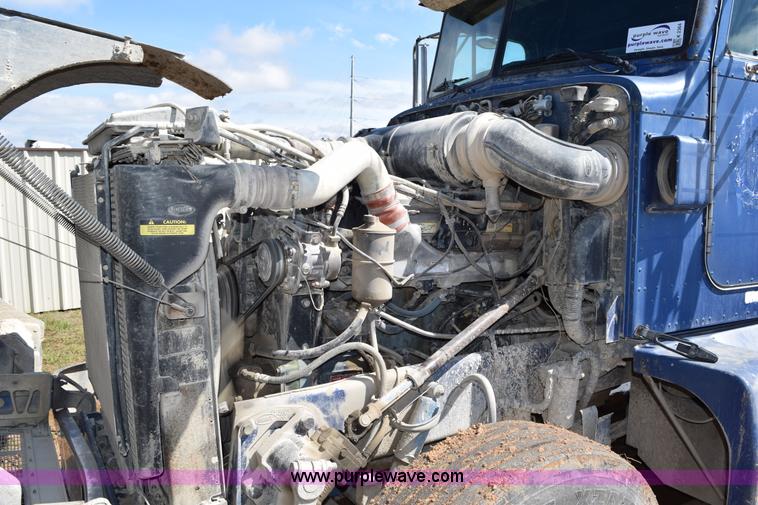 image for item K2364 1999 Peterbilt 377 semi truck