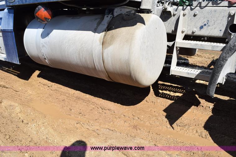 image for item K2364 1999 Peterbilt 377 semi truck