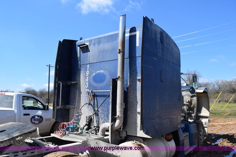 image for item K2364 1999 Peterbilt 377 semi truck