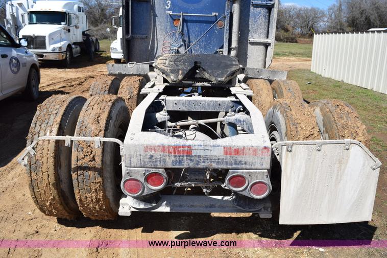 image for item K2364 1999 Peterbilt 377 semi truck