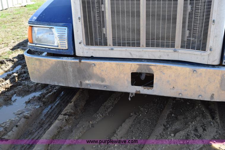 image for item K2364 1999 Peterbilt 377 semi truck