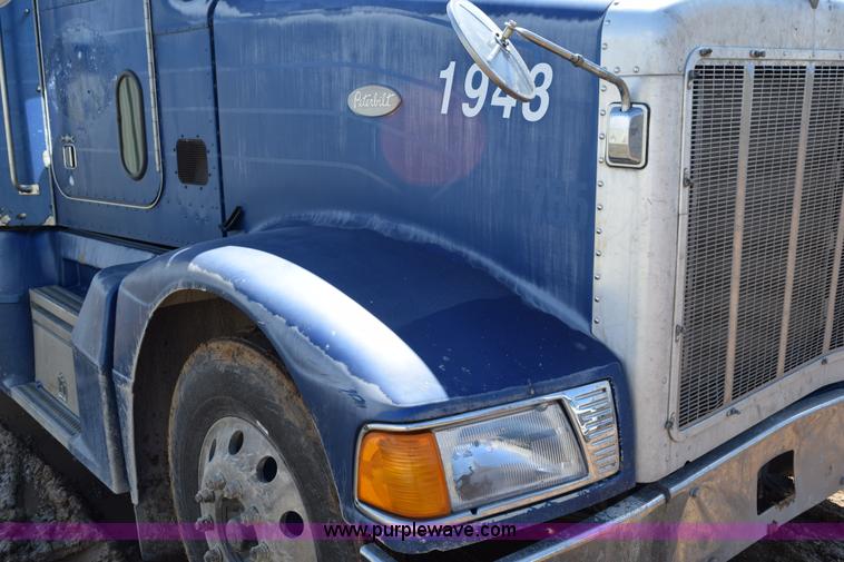 image for item K2364 1999 Peterbilt 377 semi truck