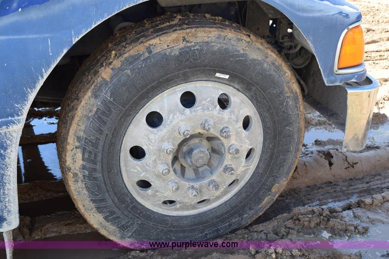 image for item K2364 1999 Peterbilt 377 semi truck