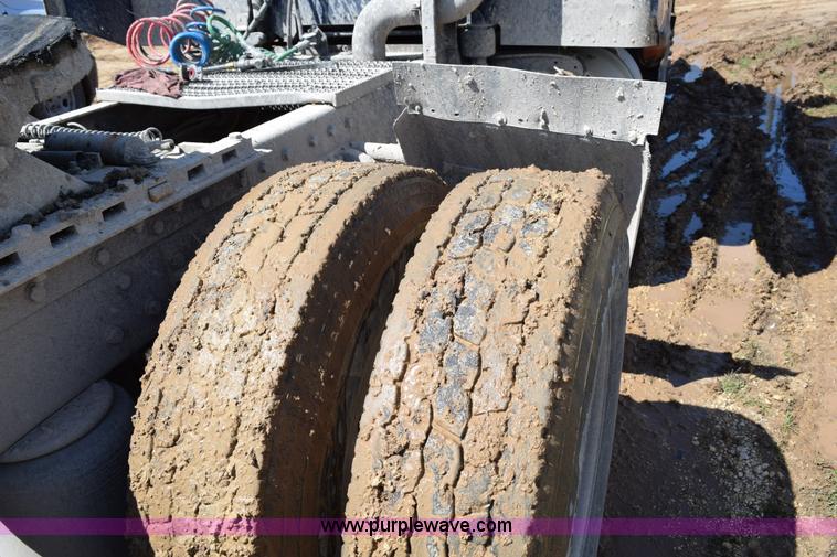 image for item K2364 1999 Peterbilt 377 semi truck